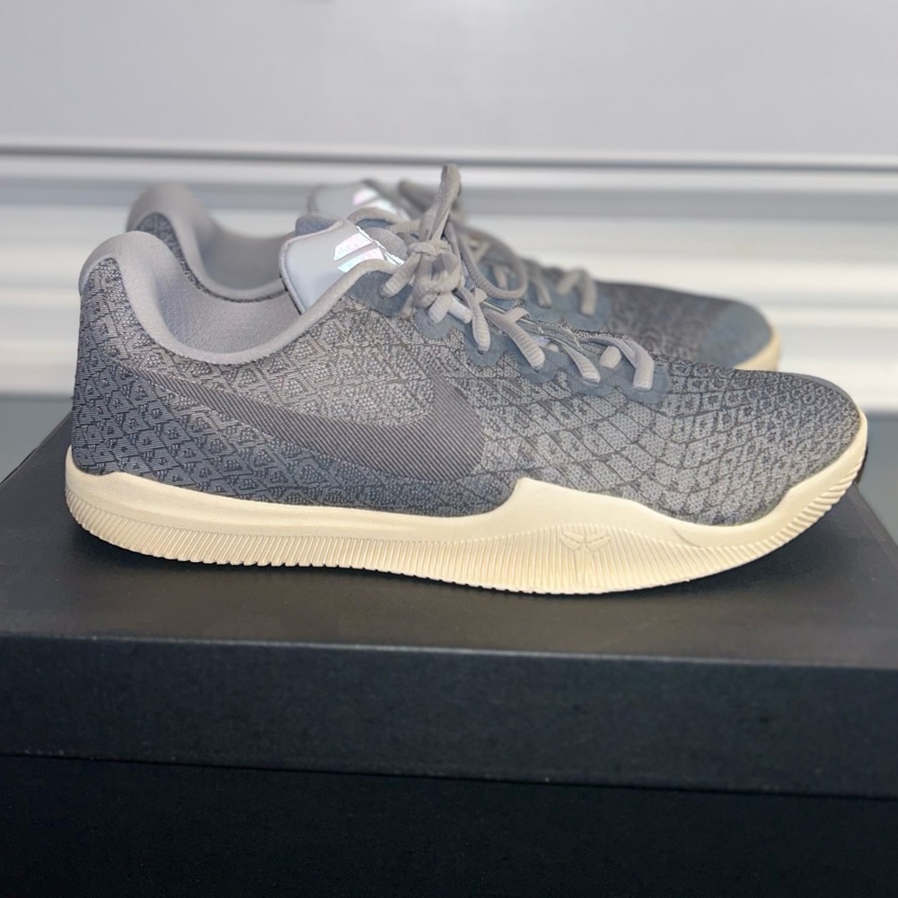 Nike Kobe Mamba Mentality Instinct Size 10 Grey Basketball Shoes 🔥👟